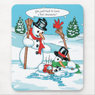 Lustiger Snowman mit heiße Schokoladen-Cartoon Mousepad