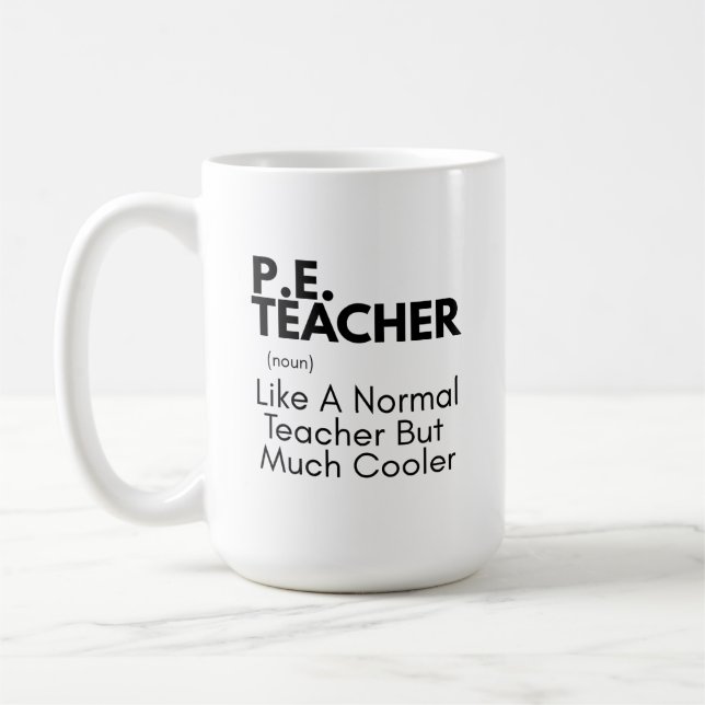Lustiger Sportlehrer definiert Kaffeetasse (Links)