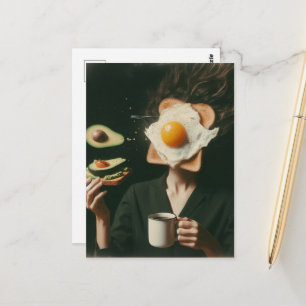 Lustiger surrealer Avocado-Toast und Kaffee Frau Postkarte