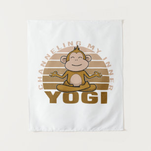 Lustiger süßer Affe beim Yoga. Lustige Yoga-Posen Wandteppich