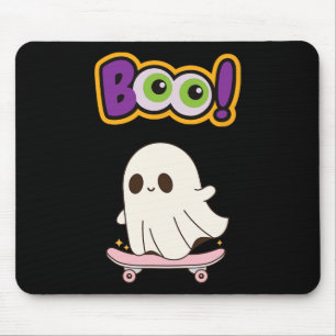 Lustiger süßer Boo-Geist beim Skateboardfahren für Mousepad