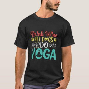 Lustiger Trinkwein Haustierhunde machen Yoga Lotus T-Shirt