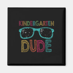 Lustiger Typ im Kindergarten, erster Tag zurück in Magnet