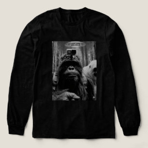 Lustiger verängstigter Bigfoot, der UFO-Alien beob Tri-Blend Shirt