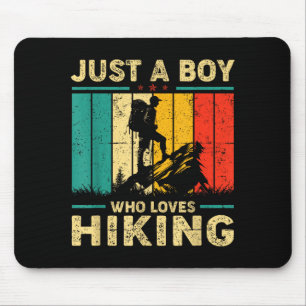 Lustiger Vintage-Junge, der Wandern liebt Mousepad