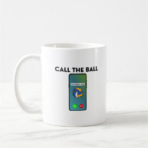 Lustiger Volleyballspieler ruft den Ball Kaffeetasse