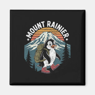 Lustiger Wander-Pinguin beim Klettern am Mount Rai Magnet