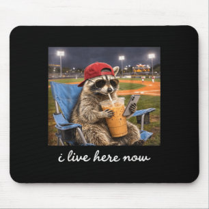 Lustiger Waschbär Baseballfeld Spielfeld lebt hier Mousepad