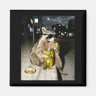 Lustiger Waschbär isst Pickles Meme Männer Frauen Magnet