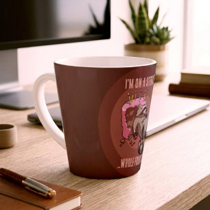Lustiger Waschbär strenge Whole-Food-Diät Cartoon Milchtasse