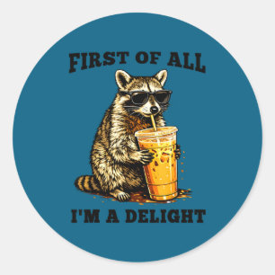 Lustiger Waschbär trinkt eisgekühlten Kaffee Meme  Runder Aufkleber