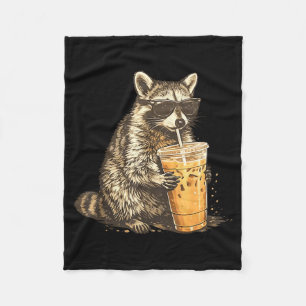 Lustiger Waschbär trinkt eisgekühlten Kaffee Tier Fleecedecke