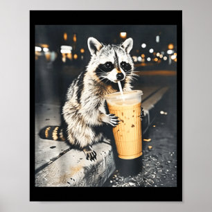 Lustiger Waschbär trinkt Eiskaffee Tier Meme Männe Poster
