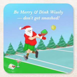 Lustiger Weihnachtsmann spielt Pickleball Merry Vo Rechteckiger Pappuntersetzer