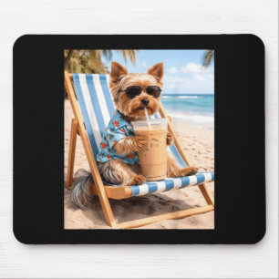 Lustiger Yorkie-Singleton, der kalten Kaffee trink Mousepad