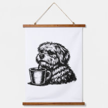 Lustiger zotteliger Hund trinkt Kaffee Holz Wandte