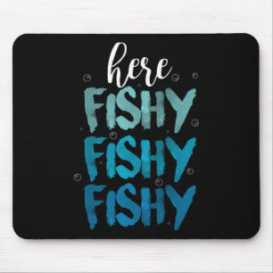 Lustiges Angeln hier Fischige Liebe Sommer See Ges Mousepad
