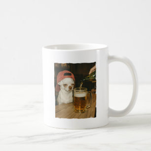 Lustiges Chihuahua-im-Bierlokal-trinkt-Bier-Foto-M Kaffeetasse