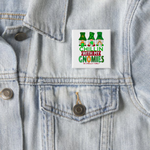 Lustiges Chillen mit meinen Gnomies St. Patricks T Button