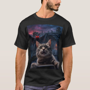 Lustiges erschrockenes Katzen-Selfie- & Mothman-Kr T-Shirt
