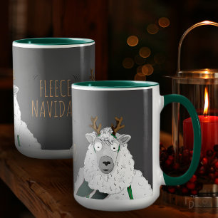 Lustiges festliches 'Fleece Navidad'-Schaf-Cartoon Tasse