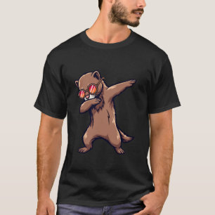 Lustiges Frettchen mit runden Sonnenbrillen in ein T-Shirt