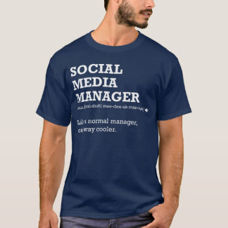 Lustiges Geschenk für Social Media Manager mit wit T-Shirt