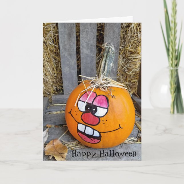 lustiges Gesicht auf gemaltetem Halloween-Kürbis Karte (Vorderseite)