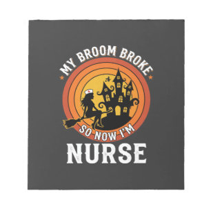 Lustiges Halloween-Nurse-Witch-Besenkostüm-Grafik Notizblock