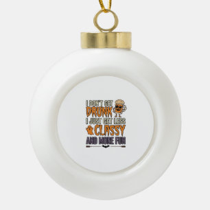 Lustiges Halloween-Trinken Weniger Klasse T-Shirt- Keramik Kugel-Ornament