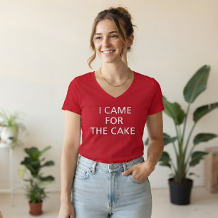 Lustiges Hochzeitsgast T-Shirt – Ich bin wegen der