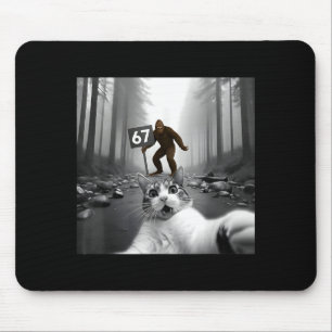 Lustiges Katzen-Selfie mit Bigfoot 67 Six Seven Me Mousepad