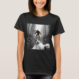 Lustiges Katzen-Selfie mit Bigfoot 67 Six Seven Me T-Shirt