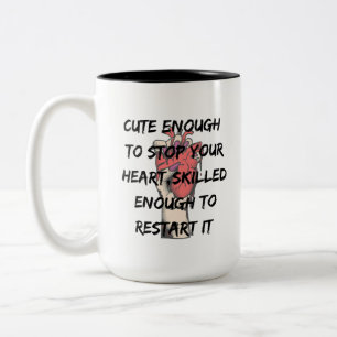 Lustiges Krankenschwester-Zitat-Design Zweifarbige Tasse