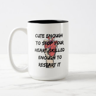 Lustiges Krankenschwester-Zitat-Design Zweifarbige Tasse