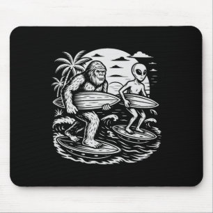 Lustiges Kryptid Bigfoot Alien Surft Ufo Strand So Mousepad