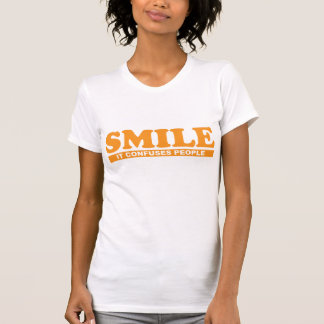 Lustiges Lächeln verwirrt es Leute-T-Shirt T-Shirt