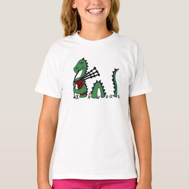Lustiges Loch- Nessmonster, das Dudelsäcke spielt T-Shirt (Vorderseite)