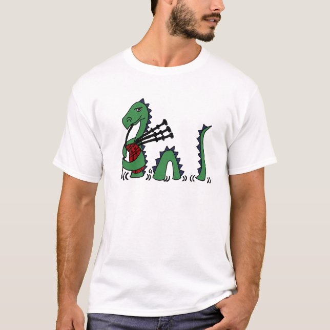 Lustiges Loch- Nessmonster, das Dudelsäcke spielt T-Shirt (Vorderseite)