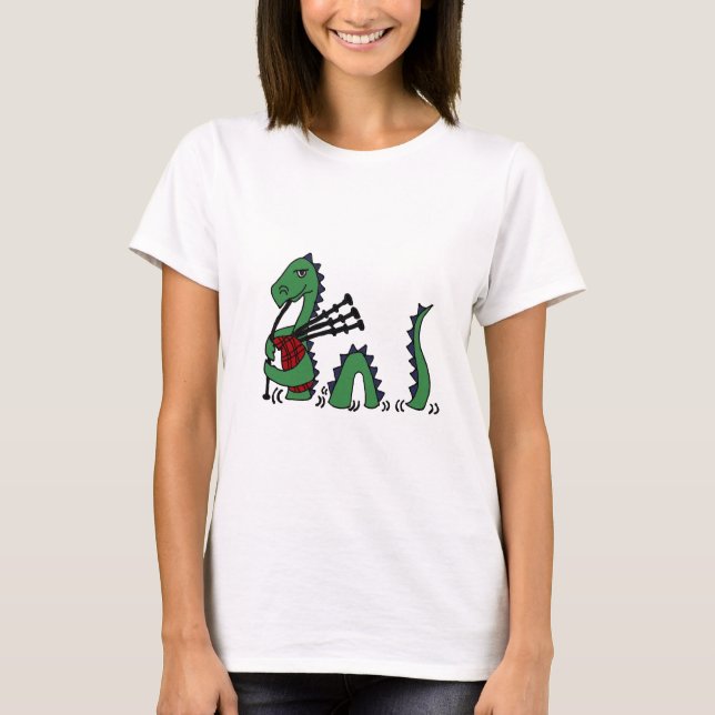Lustiges Loch- Nessmonster, das Dudelsäcke spielt T-Shirt (Vorderseite)