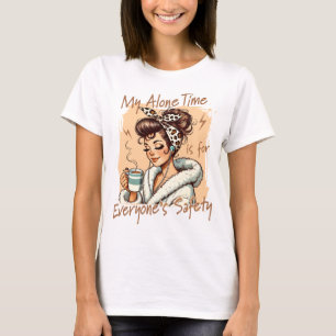 Lustiges Mädchen zur Kaffezeit am Morgen T-Shirt