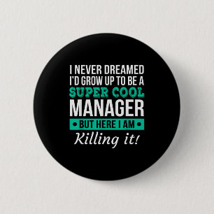 Lustiges Manager-Schätzung T-Shirt-Geschenk Button