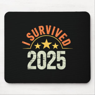 Lustiges Neujahr 2026 T-Shirt Ich habe 2025 überle Mousepad