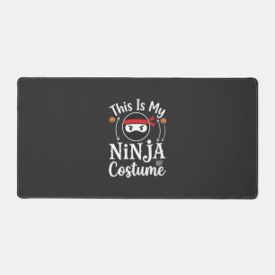 Lustiges Ninja-Kostüm Halloween-Design_1 Schreibtischunterlage