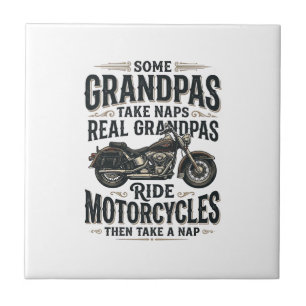 Lustiges Opa-Motorrad-Nickerchen Vintage-Vektordes Fliese