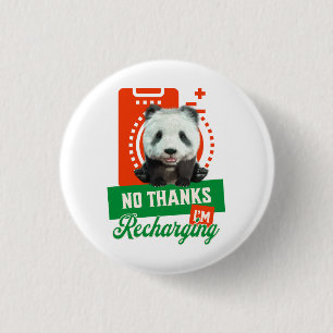 Lustiges Panda Introvertierte Batterie aufladen De Button