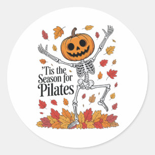 Lustiges Pilates Skelett Kürbis Yoga Halloween Her Runder Aufkleber