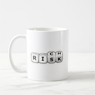 Lustiges Risiko für reich motivierendes Finanzhand Kaffeetasse