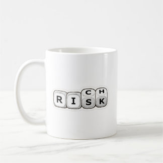 Lustiges Risiko für reich motivierendes Finanzhand Kaffeetasse