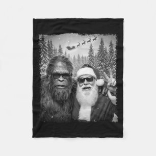 Lustiges Sasquatch-Meme Cooles Selfie mit Santa Ch Fleecedecke